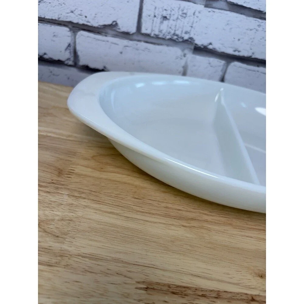 Vintage White Pyrex Divided Casserole Dish 1.5 Qt #1063  Mint